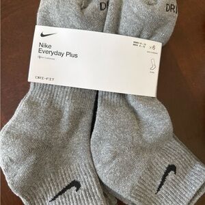 Nike Everyday Plus Men's Grey Socks
